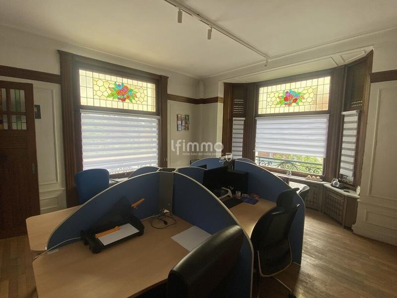 Maison - 239 m² - 12 pièces