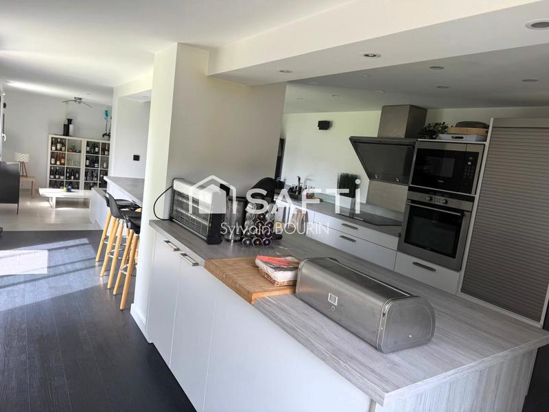 Maison - 289 m² - 9 pièces