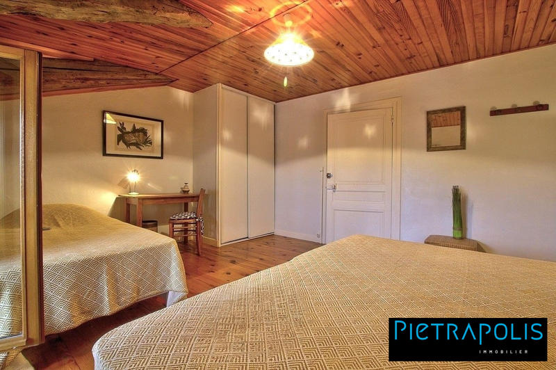 Maison ancienne - 442 m² - 16 pièces