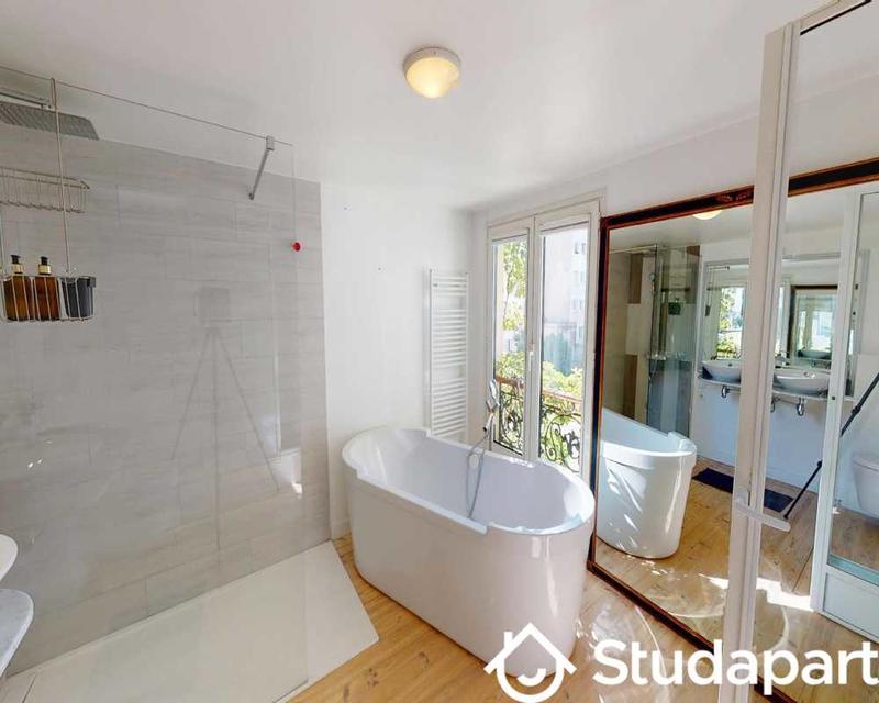 Chambre - 125 m² - 1 pièce