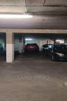 Parking / Garage