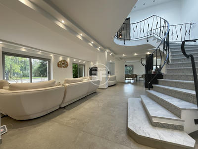 Villa - 486 m² - 11 pièces
