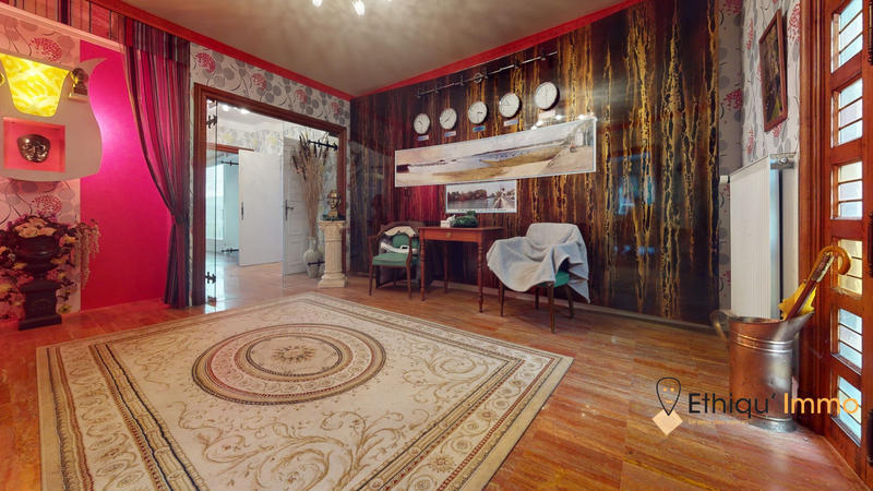 Maison - 385 m² - 9 pièces