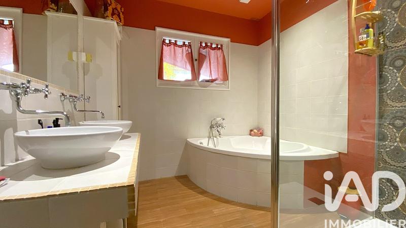 Maison - 222 m² - 6 pièces