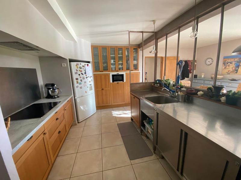 Maison - 250 m² - 7 pièces