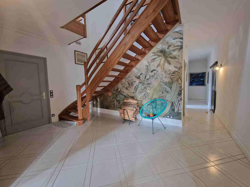 Maison - 255 m² - 8 pièces