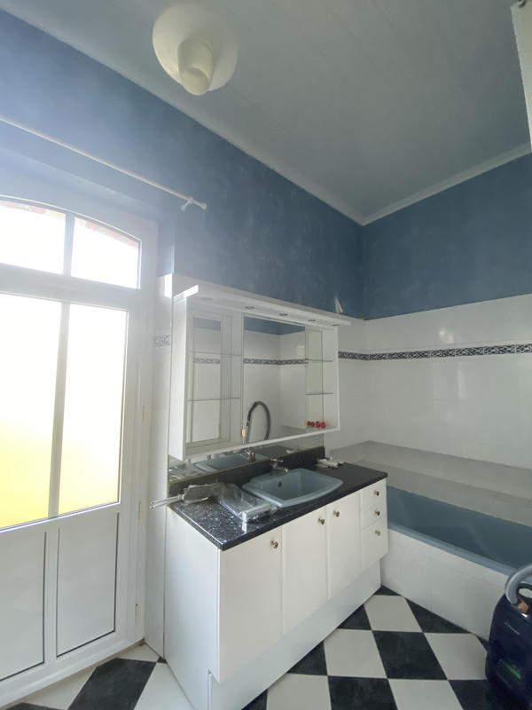 Propriété - 190 m² - 7 pièces