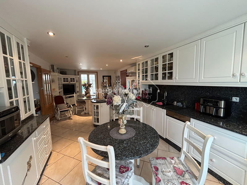 Maison - 159 m² - 9 pièces