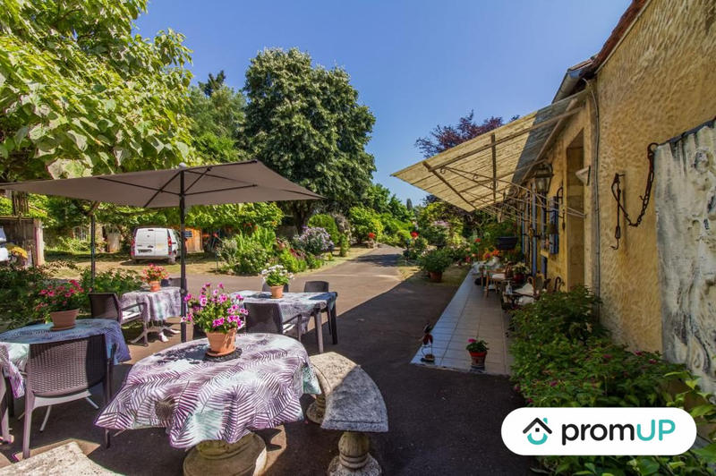 Maison - 370 m² - 12 pièces