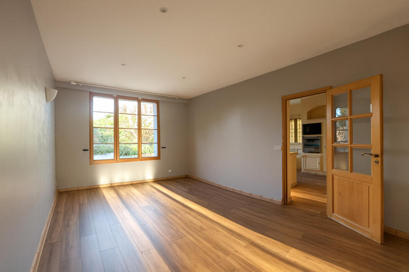 Propriété - 230 m² - 6 pièces