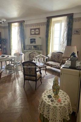 Appartement - 180 m² - 5 pièces