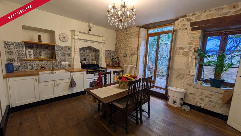 Maison - 230 m² - 8 pièces