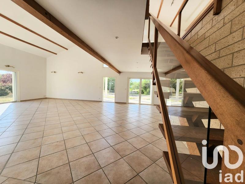 Maison - 256 m² - 5 pièces