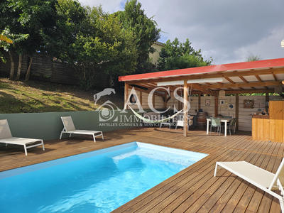 Maison - 204 m² - 7 pièces