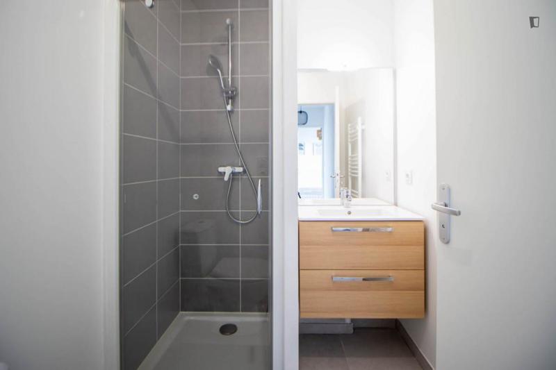 Chambre - 10 m² - 5 pièces