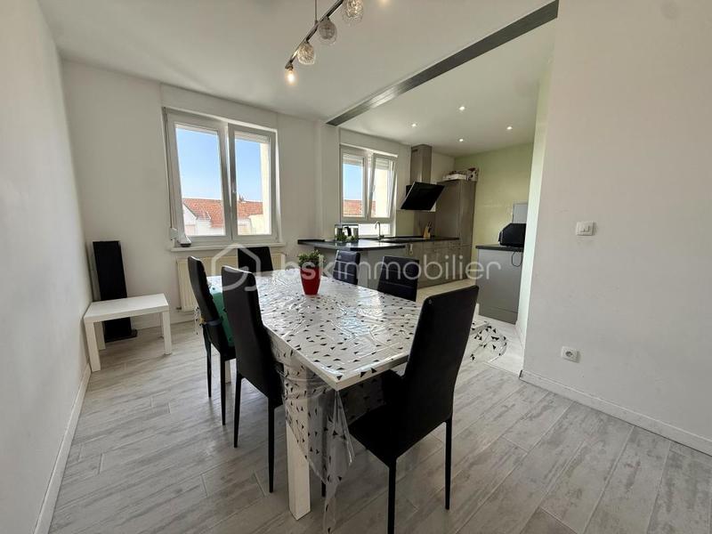 Maison - 95 m² - 5 pièces