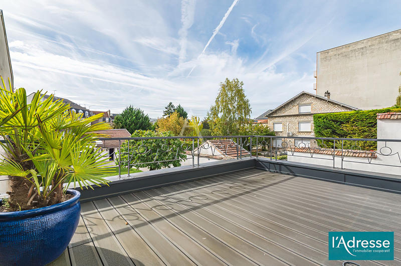 Maison - 208 m² - 10 pièces