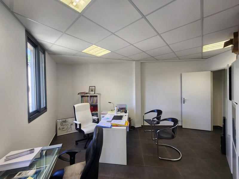 Bureau - 68 m² - 4 pièces