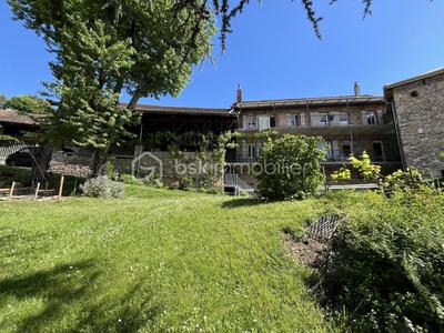 Demeure - 252 m² - 11 pièces