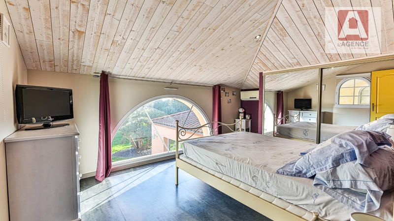 Maison - 318 m² - 7 pièces