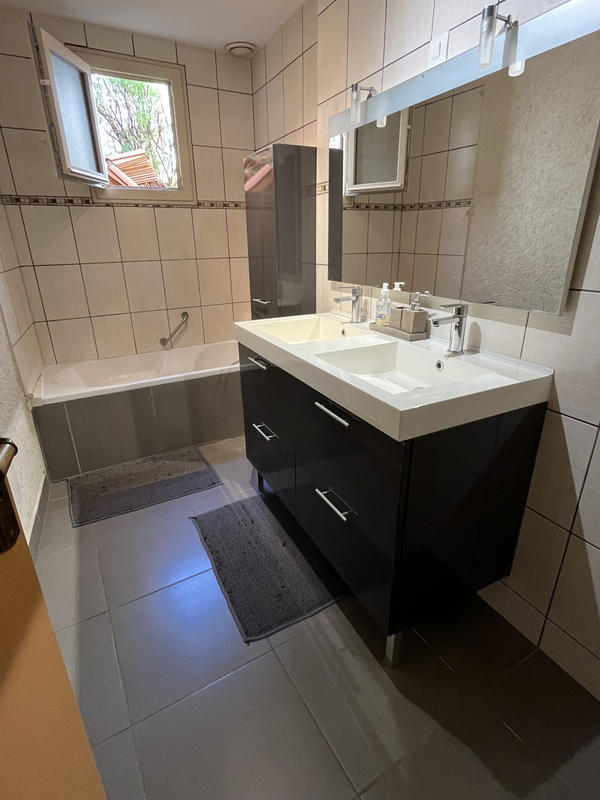 Maison - 172 m² - 8 pièces