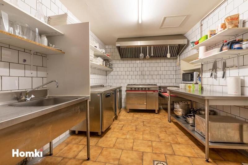 Maison - 1 800 m² - 31 pièces