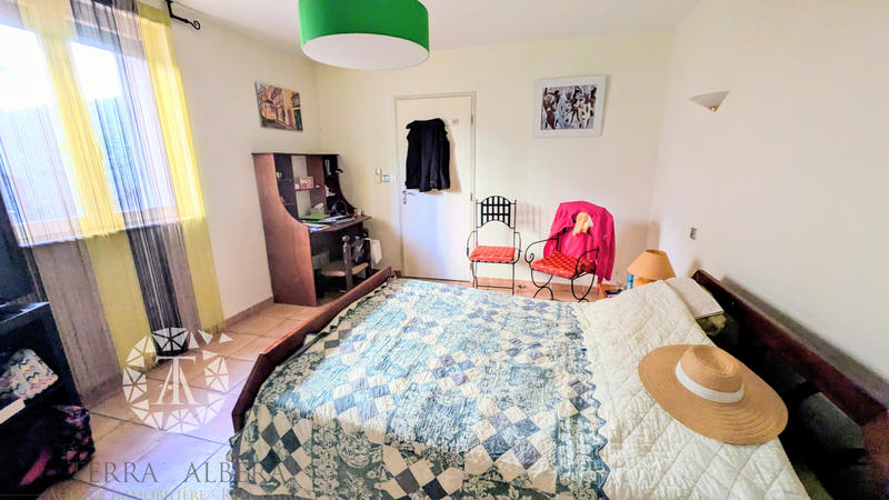 Propriété - 330 m² - 6 pièces