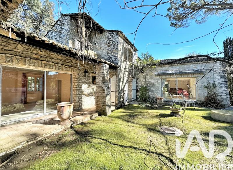 Maison - 325 m² - 8 pièces