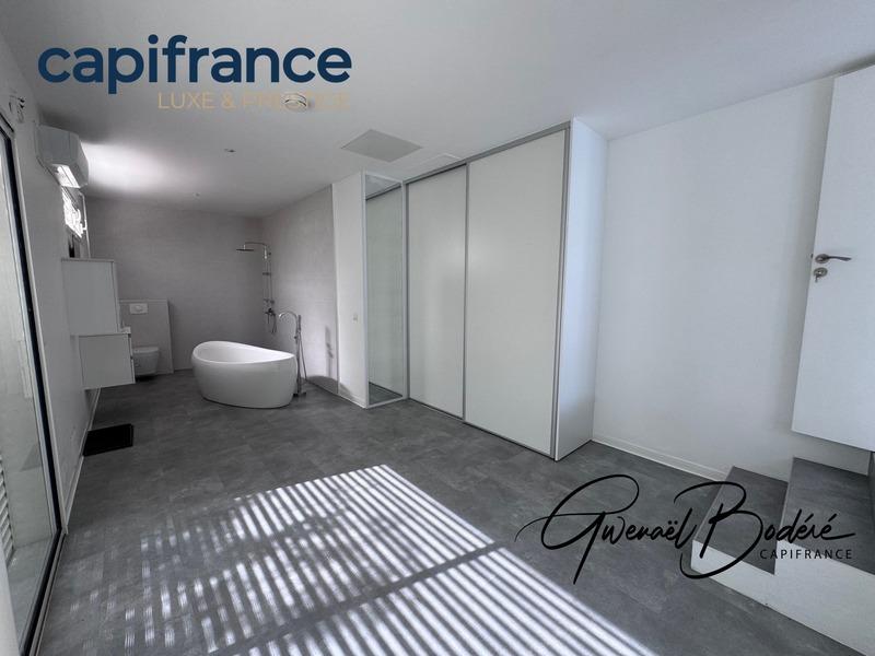 Villa - 226 m² - 6 pièces