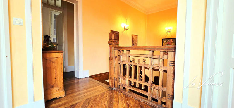 Maison - 308 m² - 8 pièces