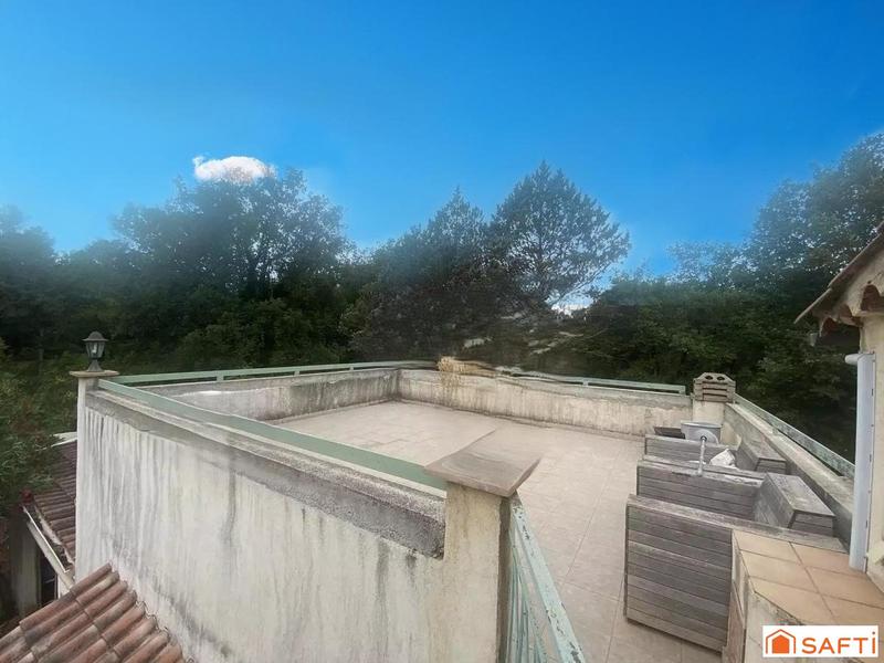 Maison - 205 m² - 7 pièces