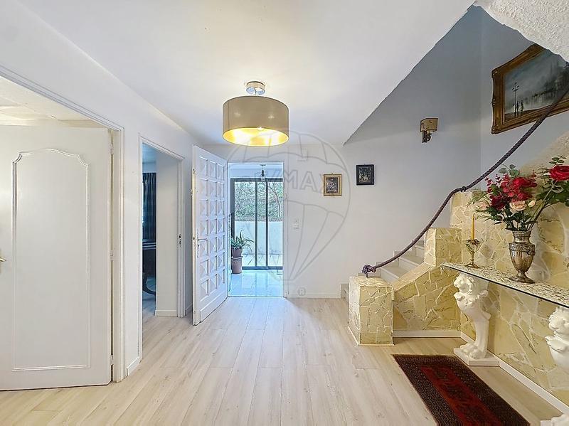 Maison - 204 m² - 8 pièces