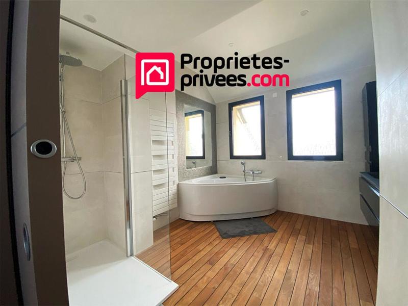 Maison - 218 m² - 9 pièces