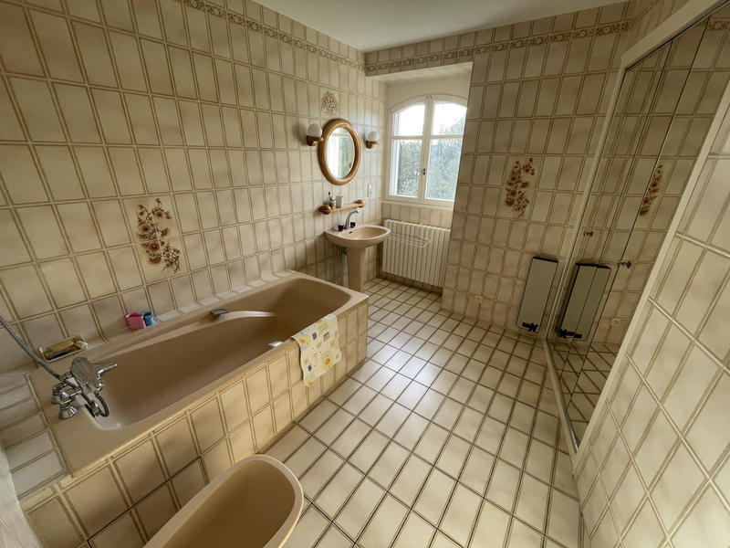 Maison - 300 m² - 12 pièces