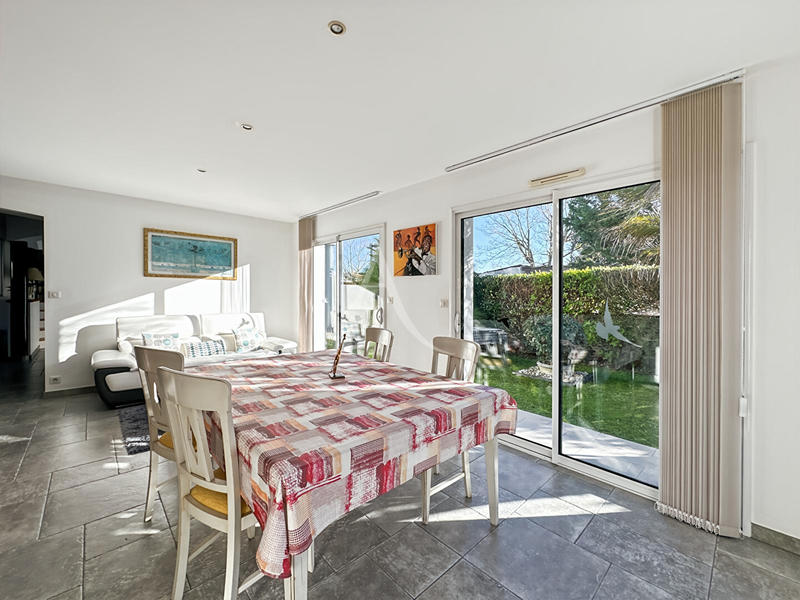 Maison - 217 m² - 6 pièces