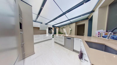 Appartement - 183 m² - 6 pièces