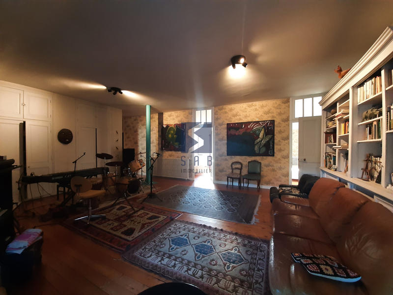 Maison - 369 m² - 12 pièces