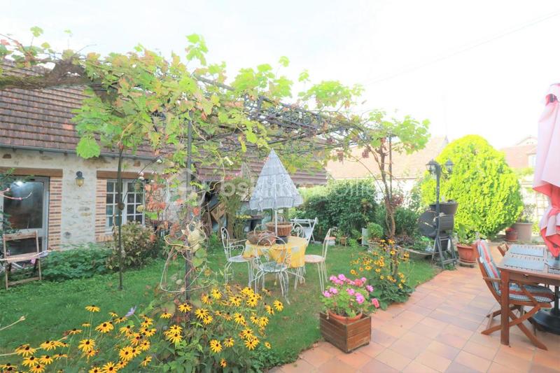 Maison - 230 m² - 7 pièces