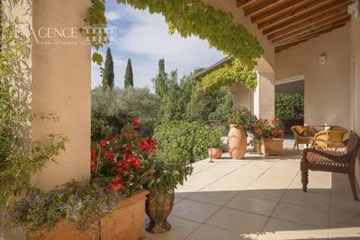 Maison traditionnelle - 180 m² - 6 pièces