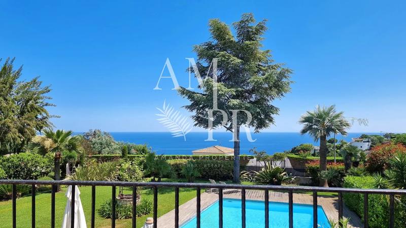 Villa - 253 m² - 6 pièces