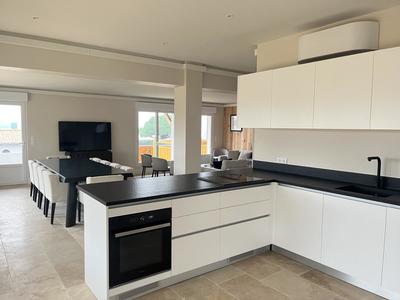 Villa - 245 m² - 10 pièces