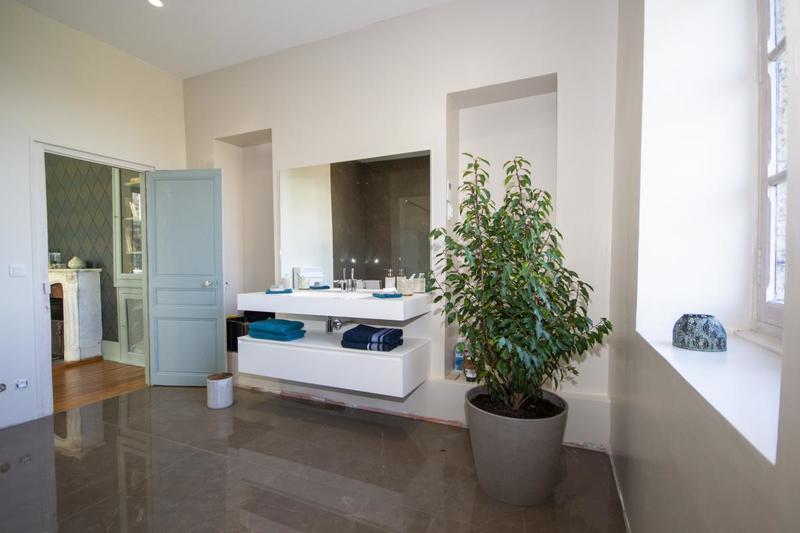 Villa - 244 m² - 9 pièces