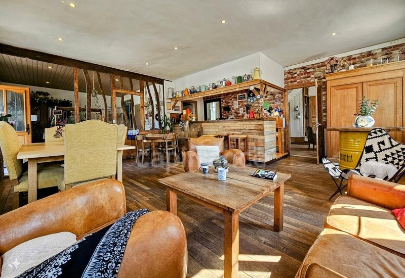 Maison - 245 m² - 9 pièces