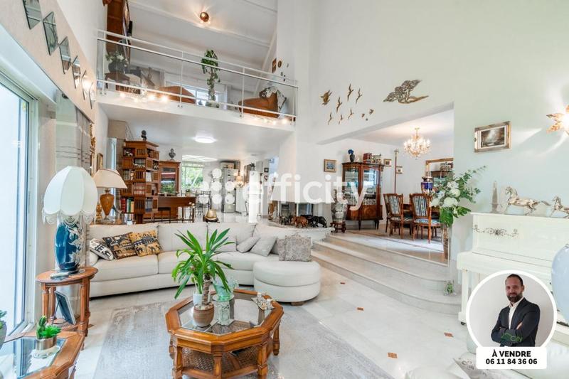 Villa - 180 m² - 8 pièces