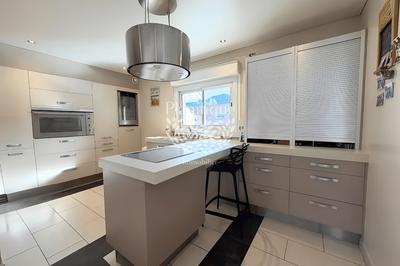 Appartement - 211 m² - 7 pièces