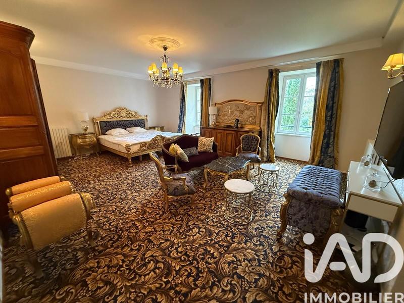 Maison - 370 m² - 18 pièces