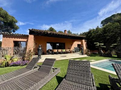 Maison - 210 m² - 7 pièces