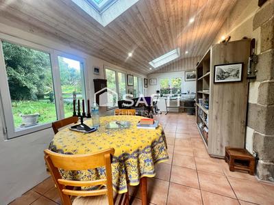 Maison - 140 m² - 8 pièces