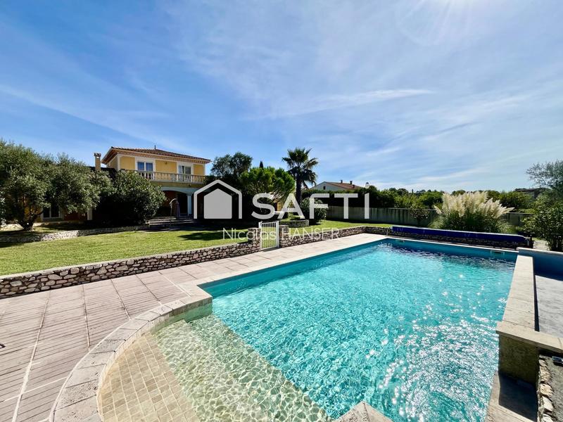 Maison - 241 m² - 9 pièces