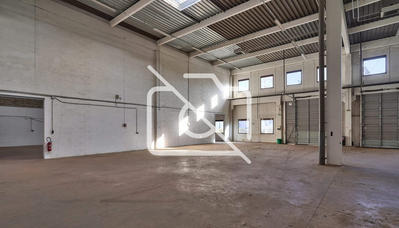 Entrepôt - 648 m²